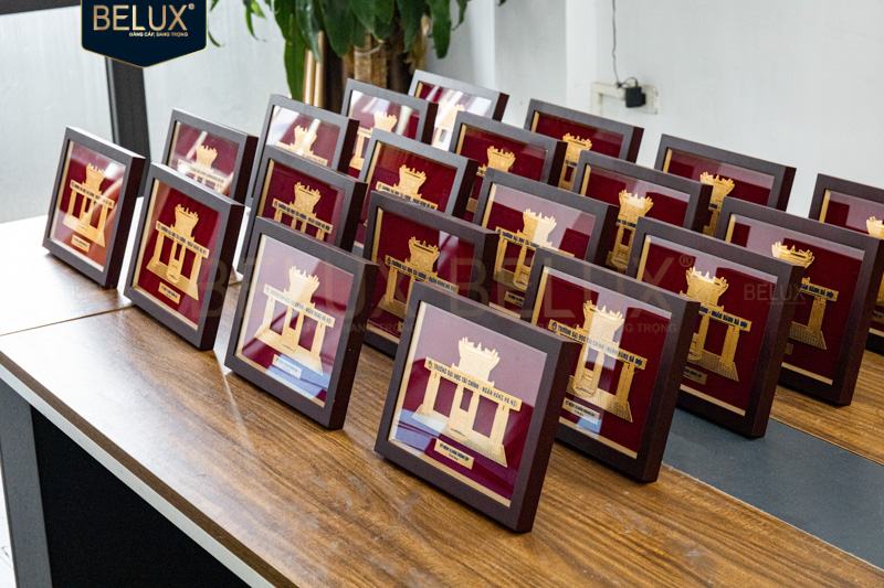 Lô tranh Trường ĐH TCNH Hà Nội 25x20cm mạ vàng 24k thiết kế theo yêu cầu